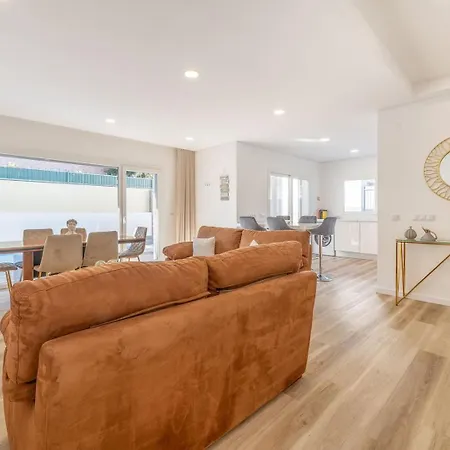 Guestready - Striking Hideaway In Almada *
