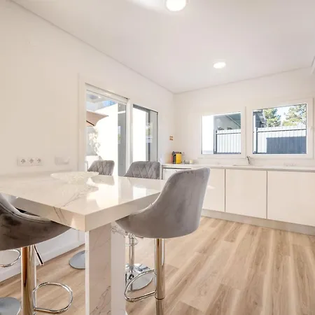 בית נופש Guestready - Striking Hideaway In Almada *