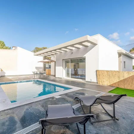 Guestready - Striking Hideaway In Almada *