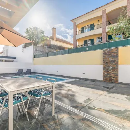בית נופש Guestready - Striking Hideaway In Almada
