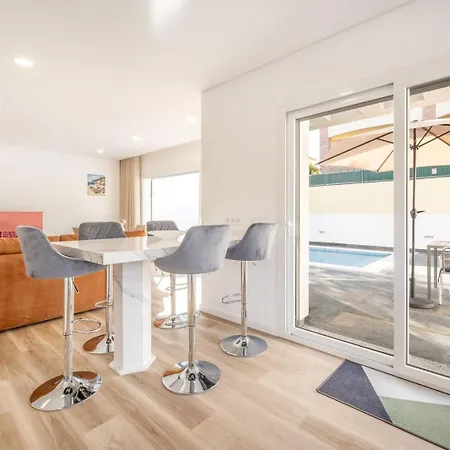 Hébergement de vacances Guestready - Striking Hideaway In Almada *