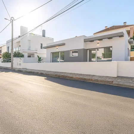Guestready - Striking Hideaway In Almada