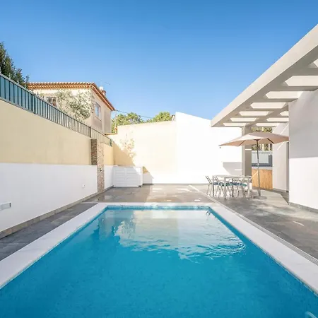 Guestready - Striking Hideaway In Almada *