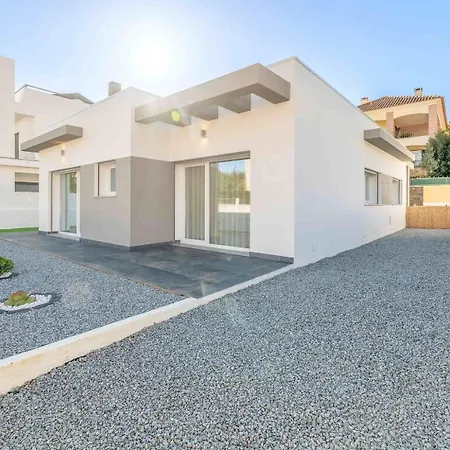 Guestready - Striking Hideaway In Almada * Charneca (Setubal)